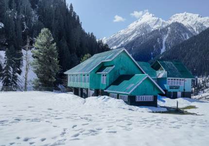 Chandigarh to Jammu & Srinagar – 8-Day Scenic Escape